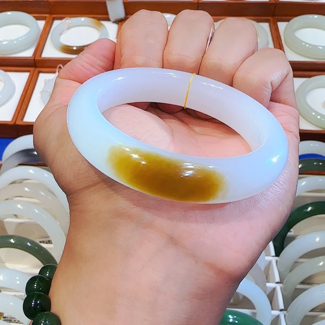 和田玉手镯未镶嵌且末一口金红糖55 56 57