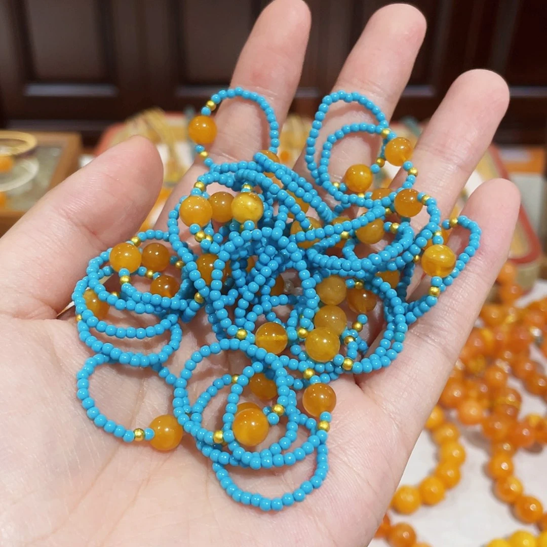 蜜蜡手链未镶嵌发其中之一