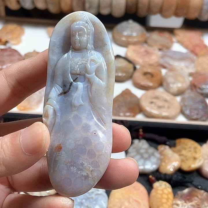 颈饰未镶嵌硅化珊瑚（珊瑚玉）