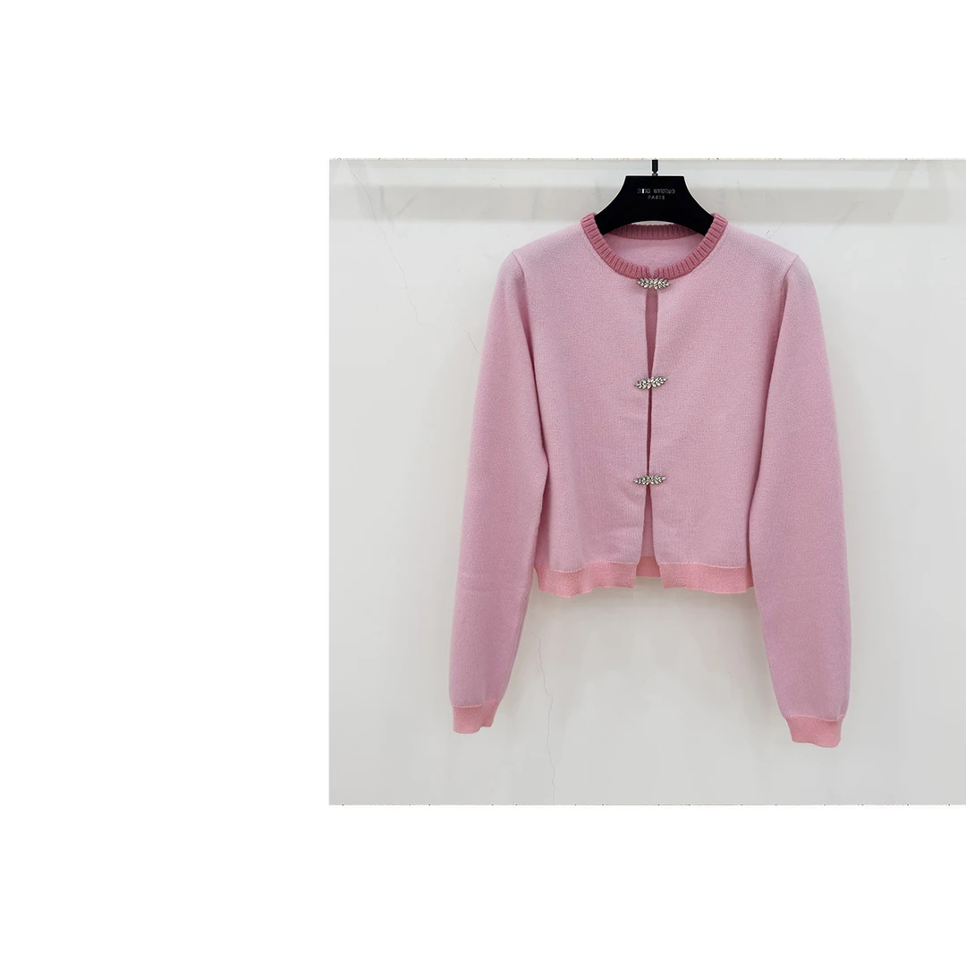 JIAYE CHAN温柔风长袖圆领树叶钻扣拼色针织开衫