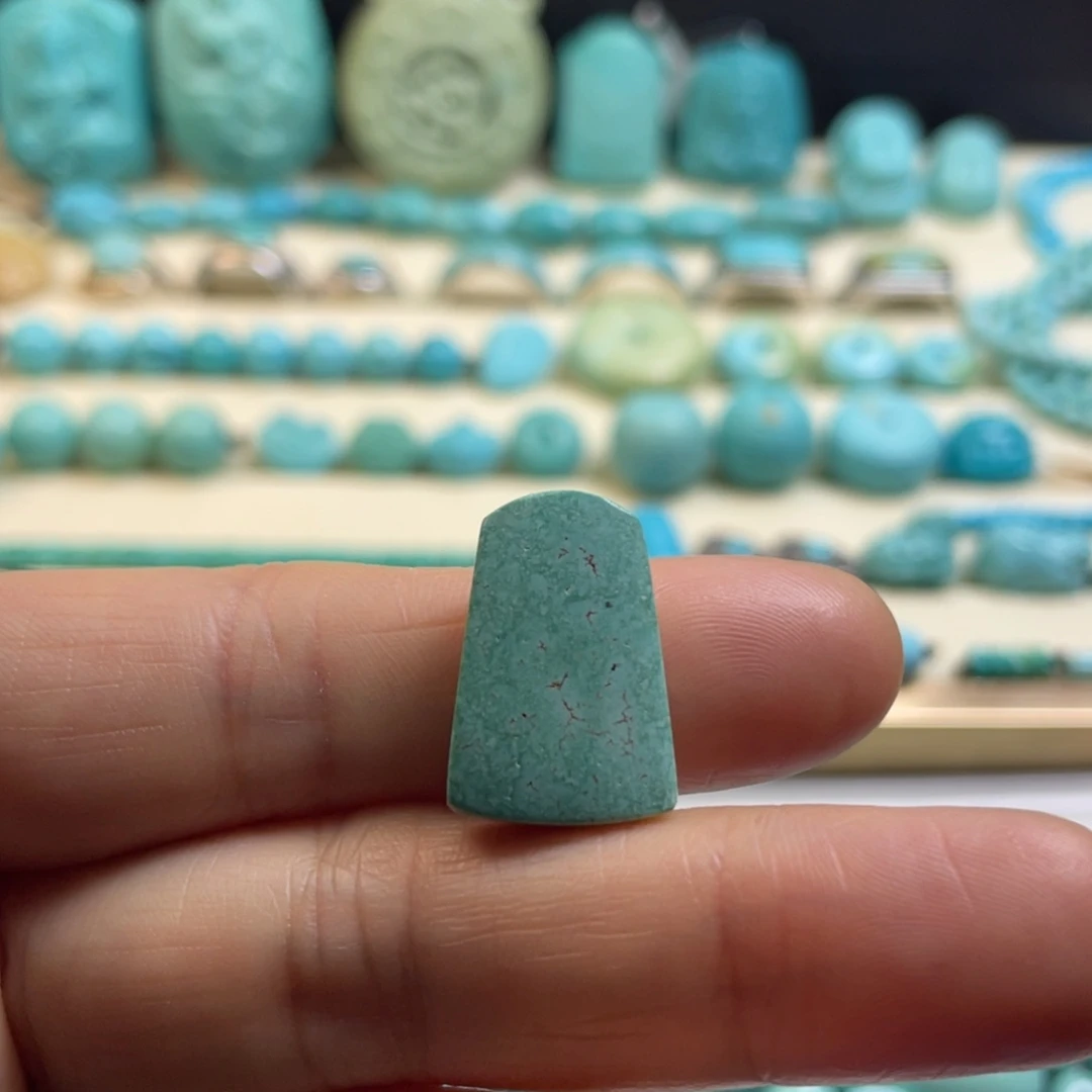 绿松石未镶嵌颈饰