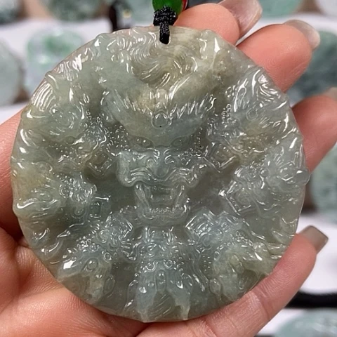 翡翠颈饰未镶嵌九龙牌福利