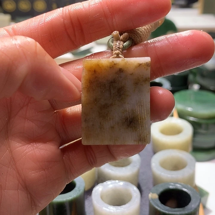 和田玉未镶嵌珠宝半成品