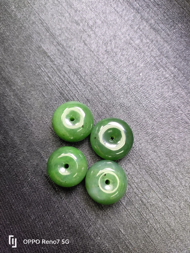 和田玉俄罗斯菠菜绿平安扣吊坠多样性发一