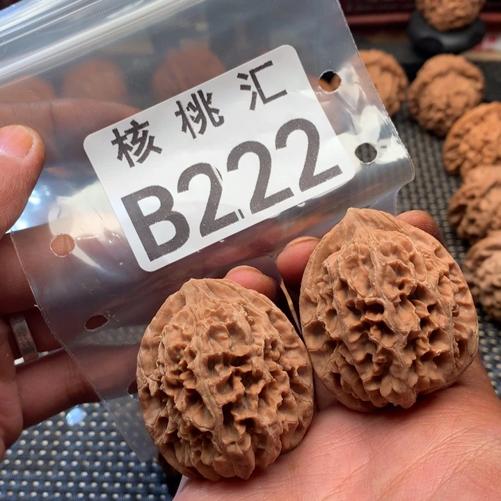 吊坠文玩核桃玉麒麟
