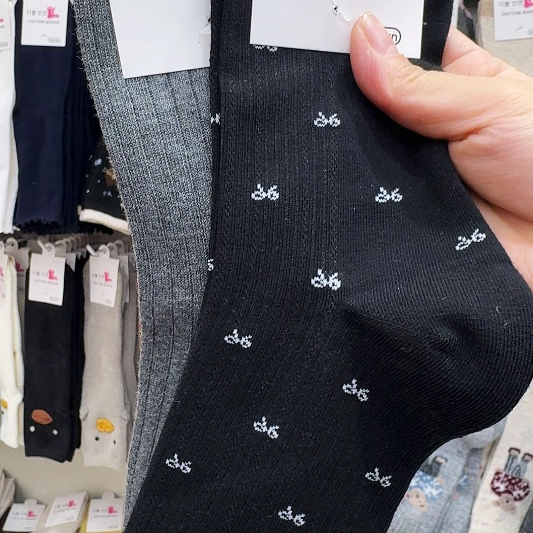 皮质非金属两双袜子