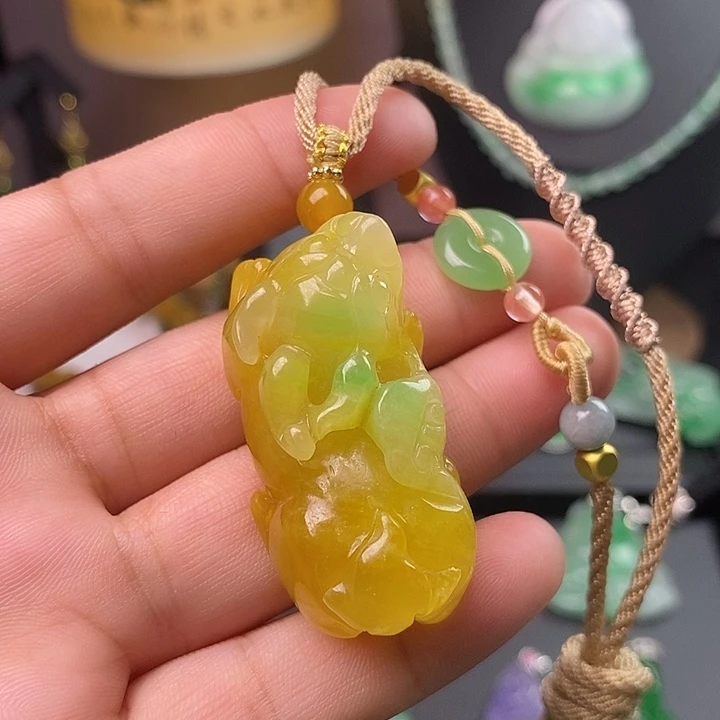 翡翠未镶嵌吊坠(赠链)