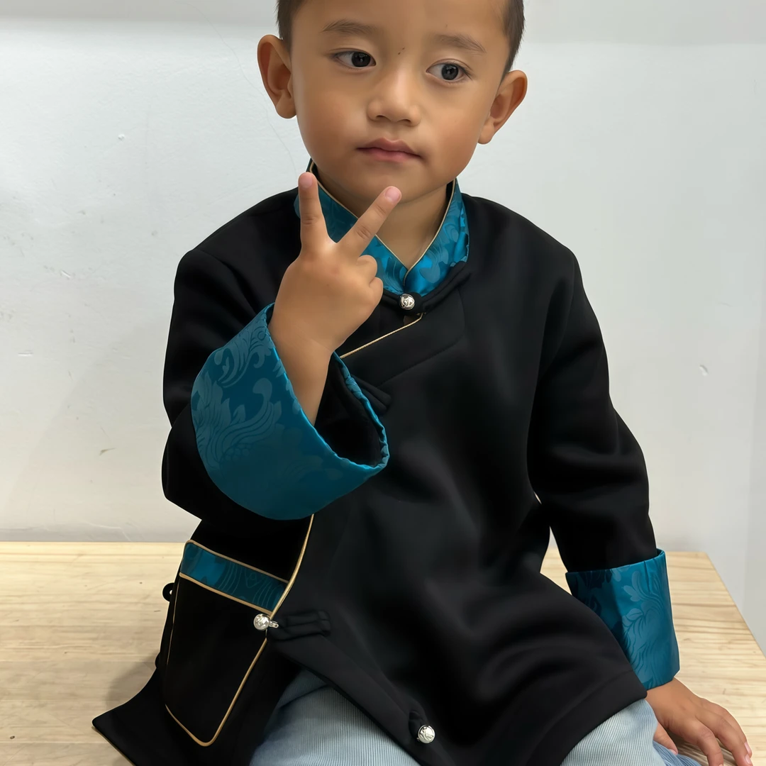 儿童秋冬款藏式卫衣外套袖口宽松时尚潮流款