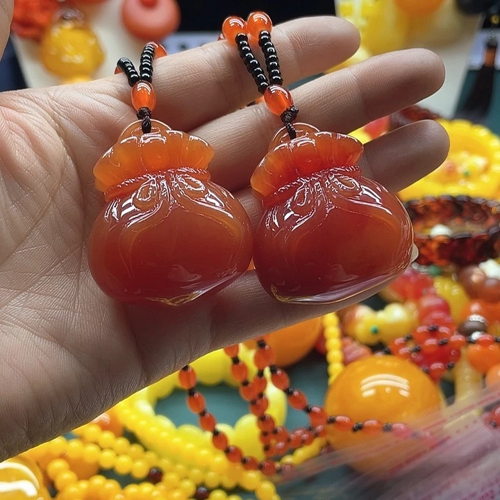 琥珀未镶嵌手链55吊坠