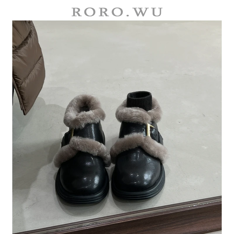娆娆吴·羊皮加绒保暖皮带扣圆头毛毛鞋冬季新款深口粗跟单鞋女X31