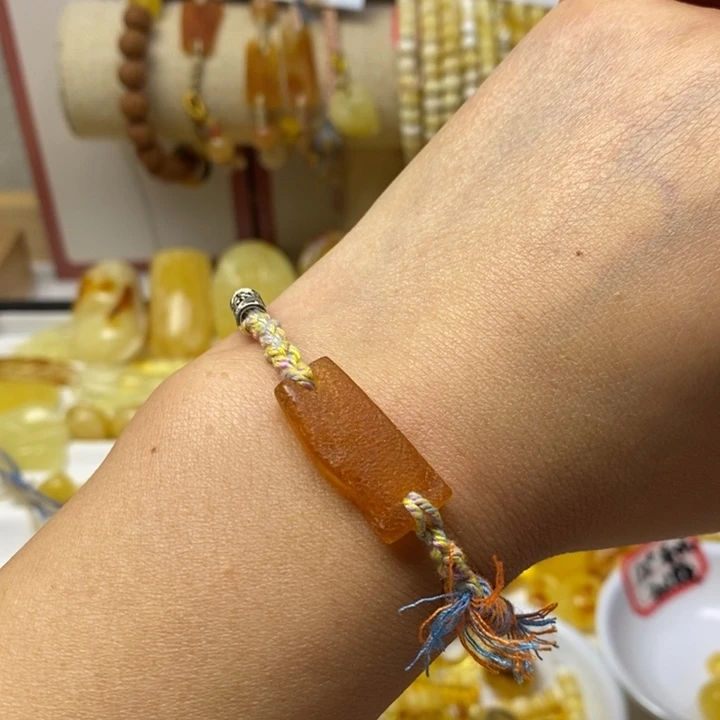 蜜蜡未镶嵌裸石微瑕