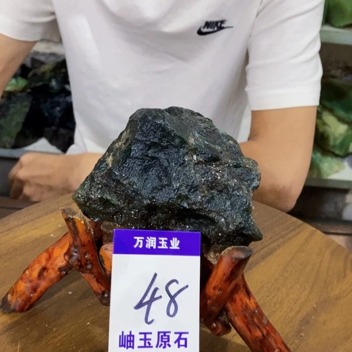 未镶嵌蛇纹石玉原石