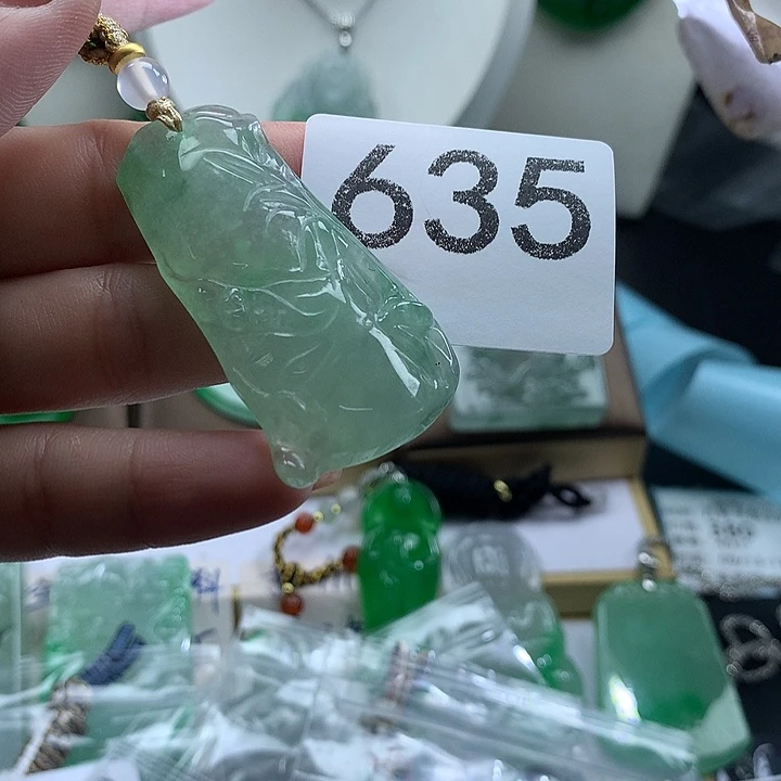 吊坠(赠链)未镶嵌翡翠