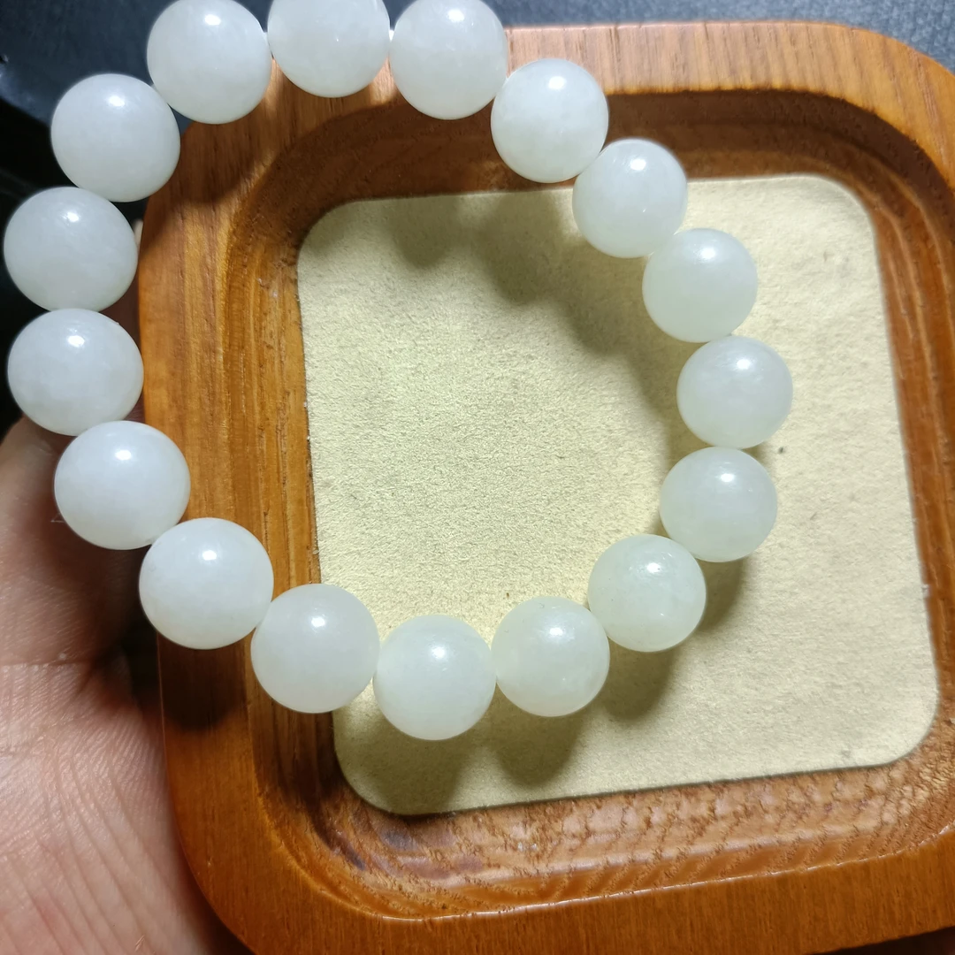 和田玉卡12的白玉手串多样性
