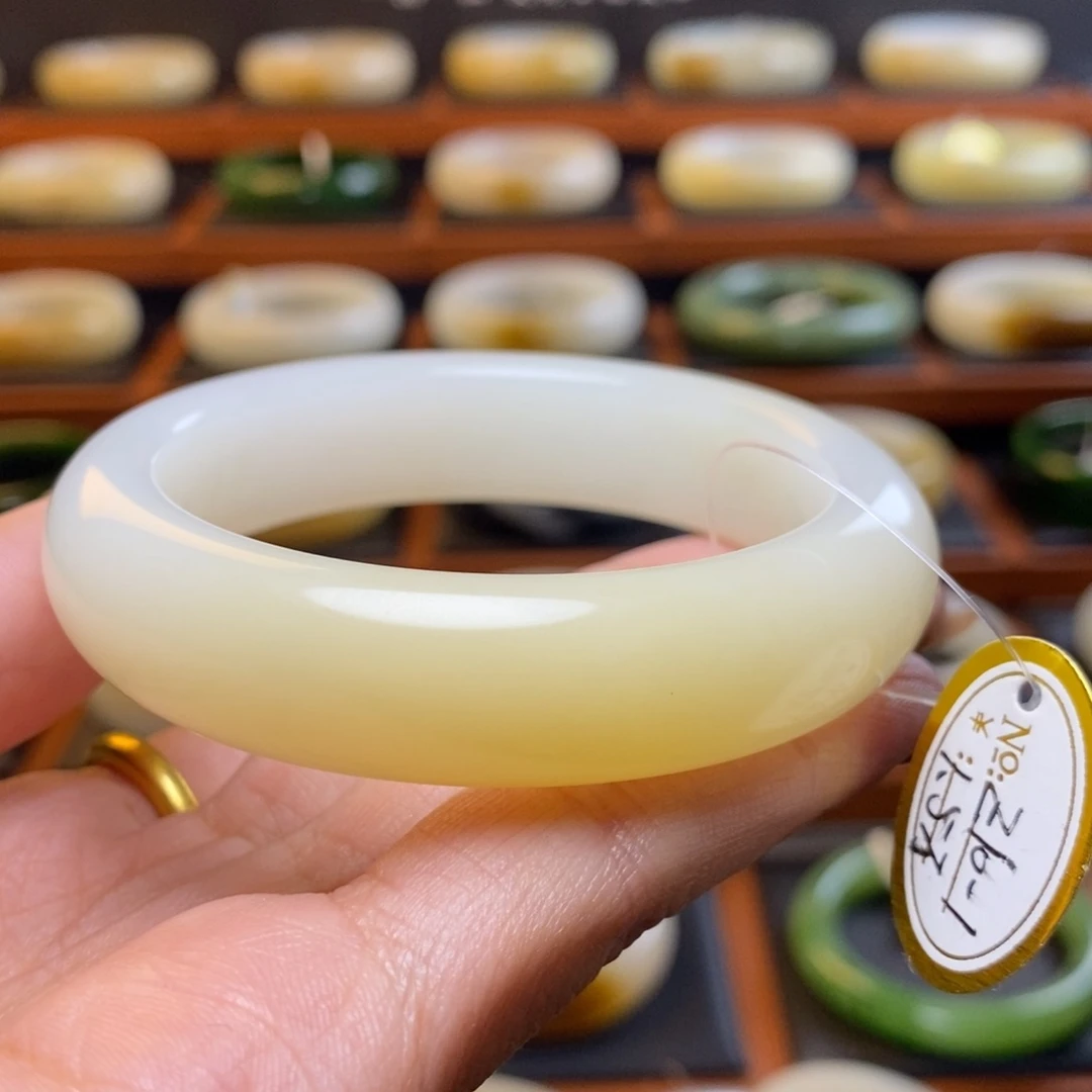 和田玉未镶嵌手镯55圈