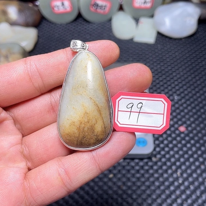 未镶嵌和田玉（糖玉）挂件玄*99