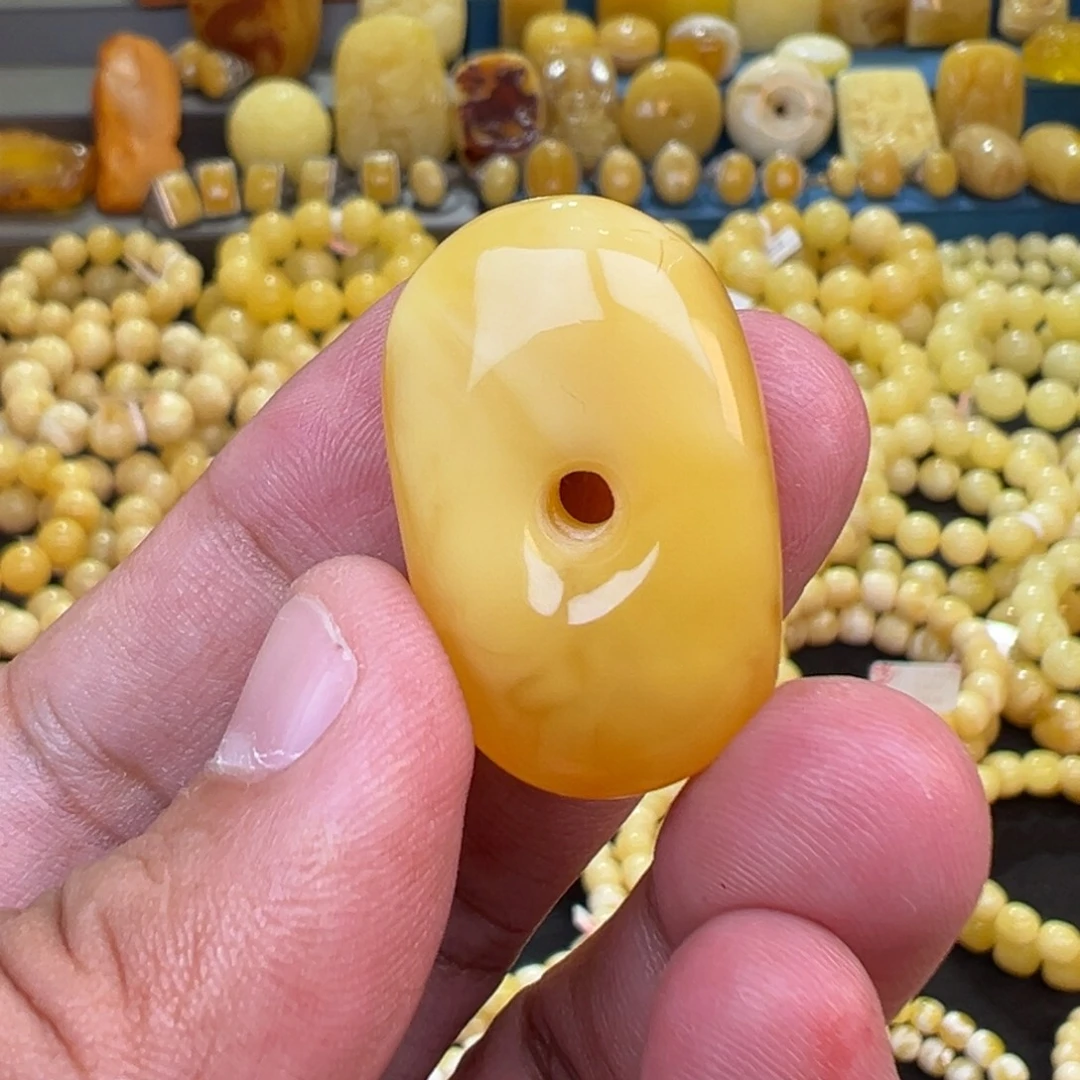 蜜蜡未镶嵌裸石6.24克