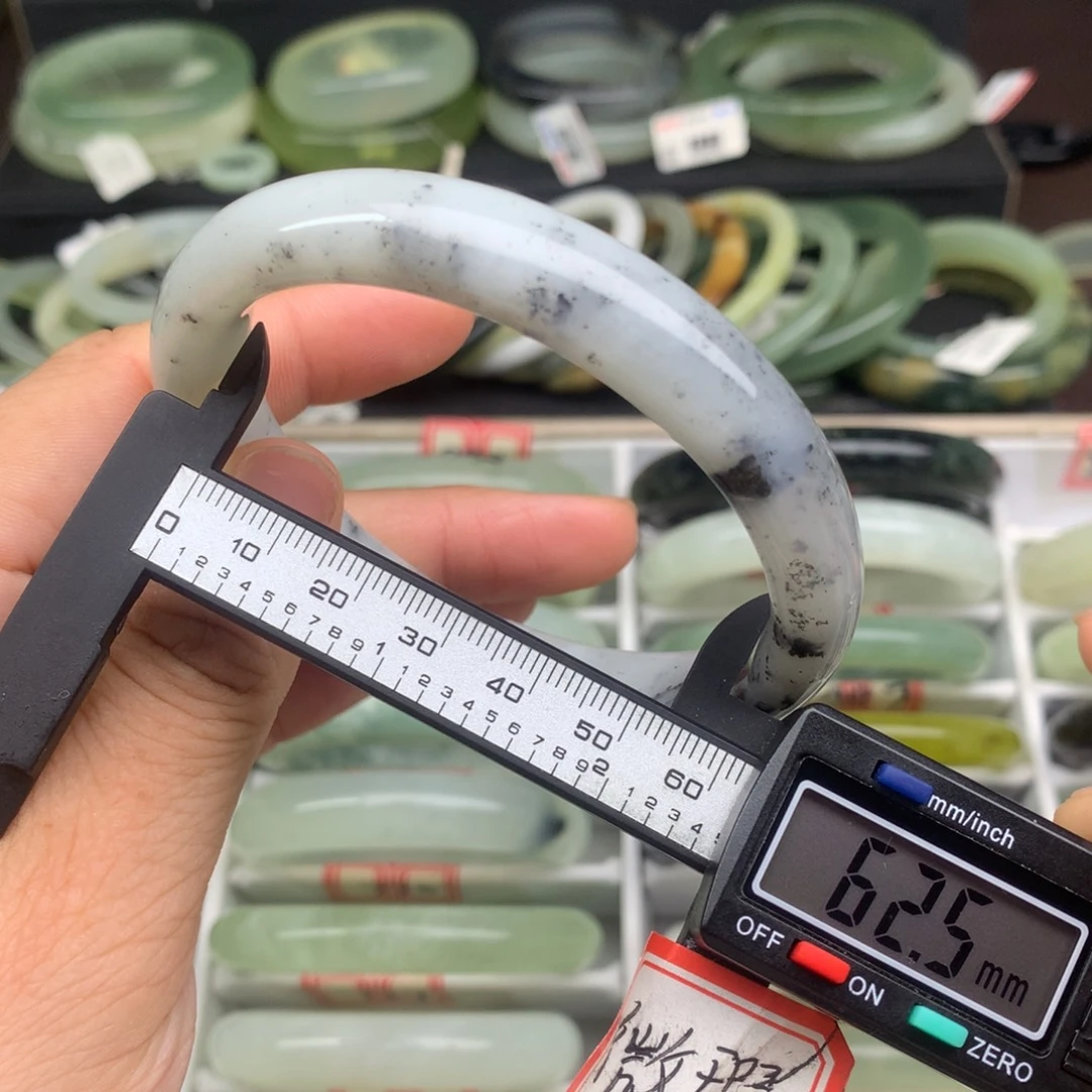 未镶嵌蛇纹石玉手镯800