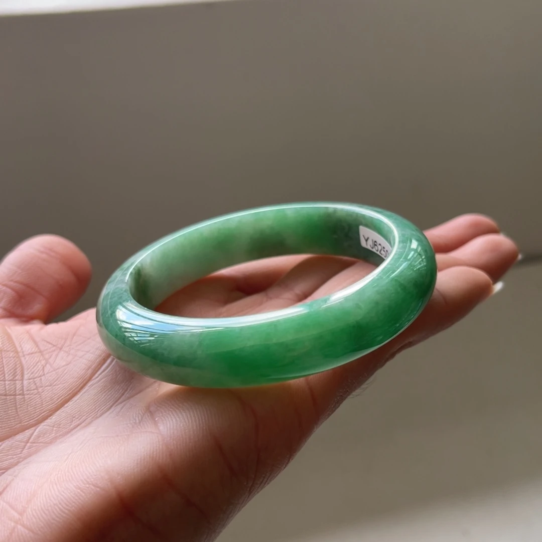 翡翠未镶嵌手镯55圈三天鉴赏期