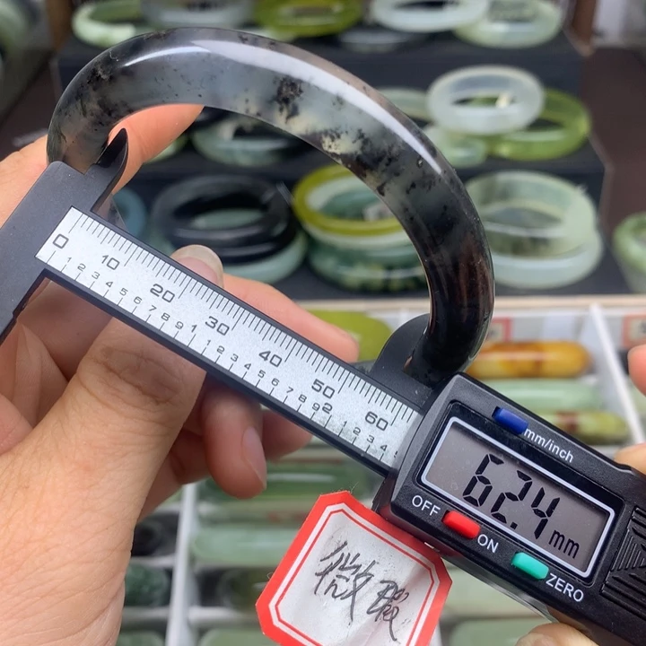 蛇纹石玉未镶嵌手镯543