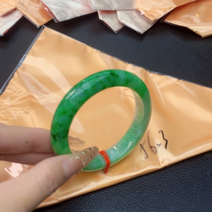 翡翠未镶嵌手镯翡翠手镯