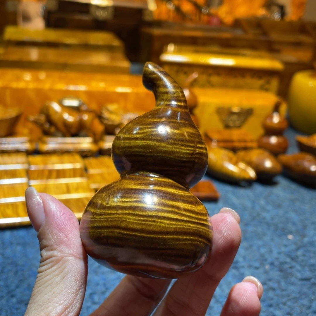 楠木手把件。金丝楠木