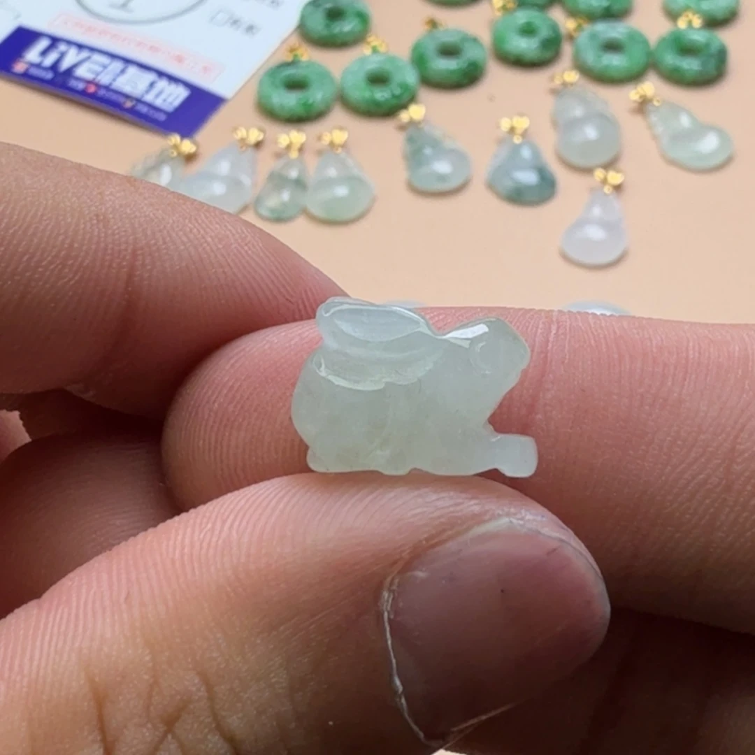 翡翠未镶嵌颈饰49