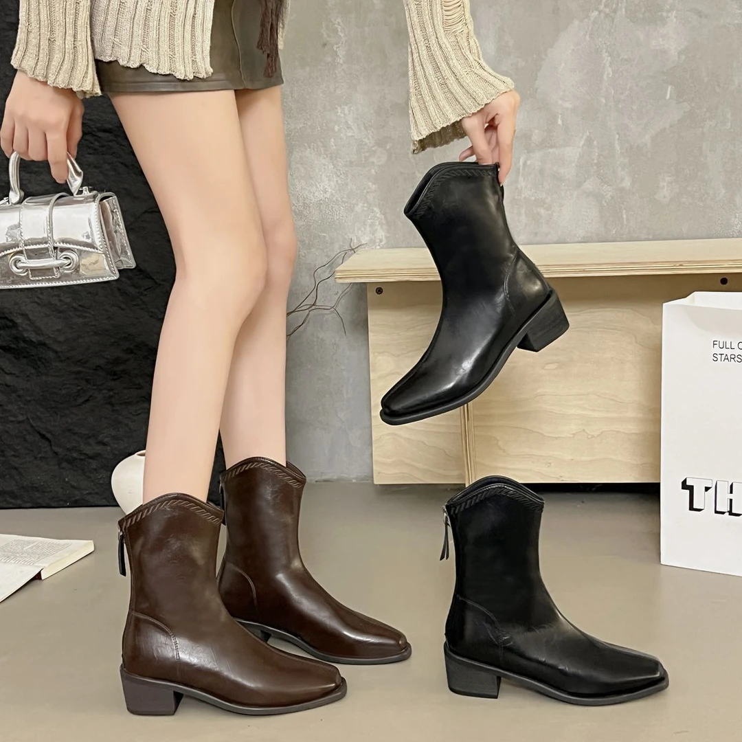 66-21英伦复古马丁靴女新款秋冬尖头短靴粗跟骑士靴短筒靴子