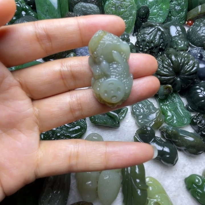 和田玉未镶嵌颈饰