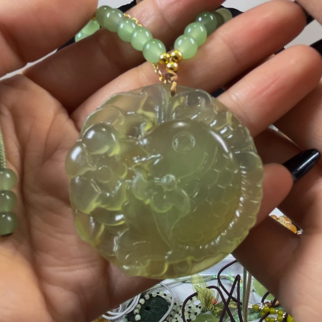 蛇纹石玉未镶嵌颈饰