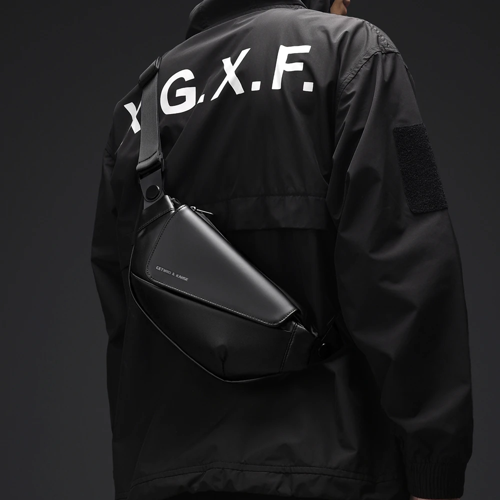 潮酷高级感男包休闲轻便随身男款胸包时尚机能户外旅行男士斜挎包