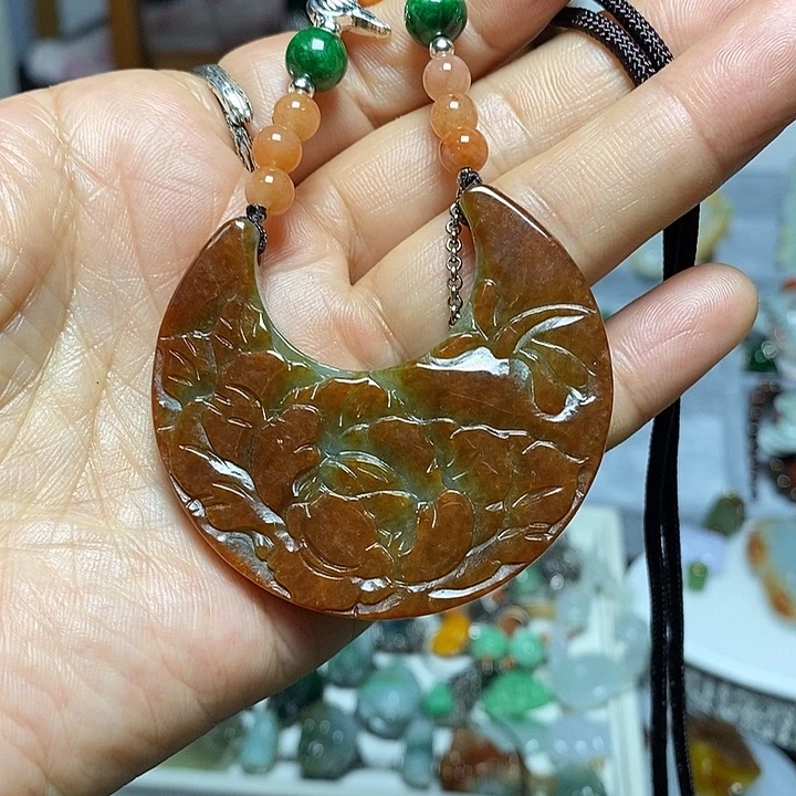 翡翠未镶嵌吊坠(赠链)