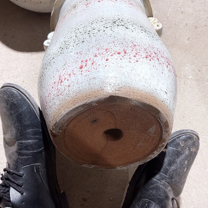 紫砂花盆口径22高度32一只底部瑕疵