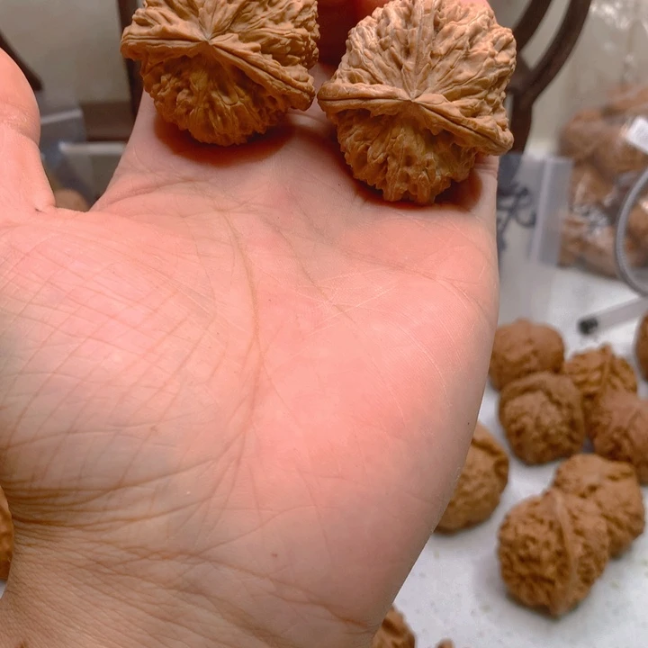 不***八吊坠文玩核桃白狮子三棱