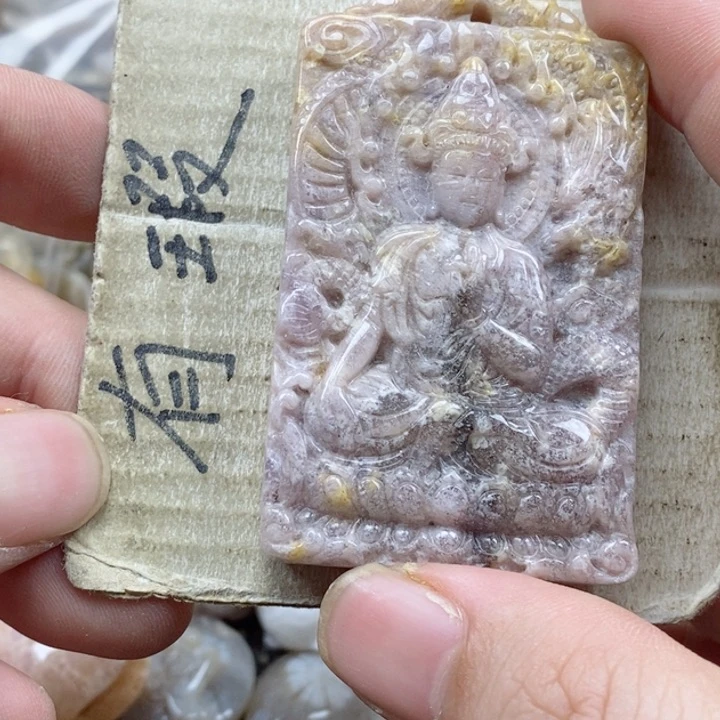 颈饰未镶嵌硅化珊瑚（珊瑚玉）内**语