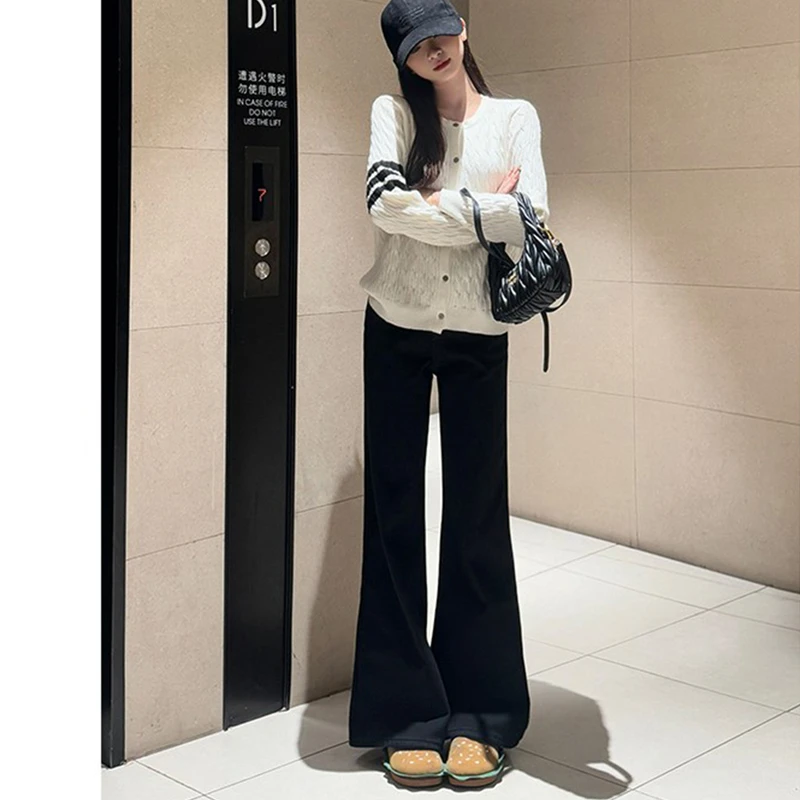 黑色不贴腿微喇牛仔裤女秋冬加绒2025新款小个子高腰显瘦喇叭裤子