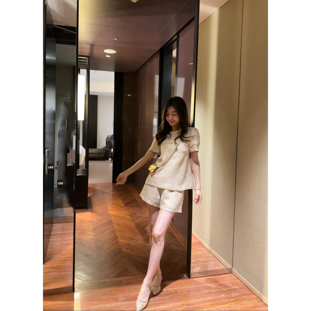 W·HAHA【小岛微风】轻奢肌理感亚麻透气编织圆领上衣短裤套装