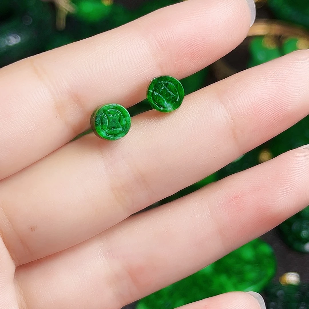 颈饰18K金镶嵌翡翠多样性