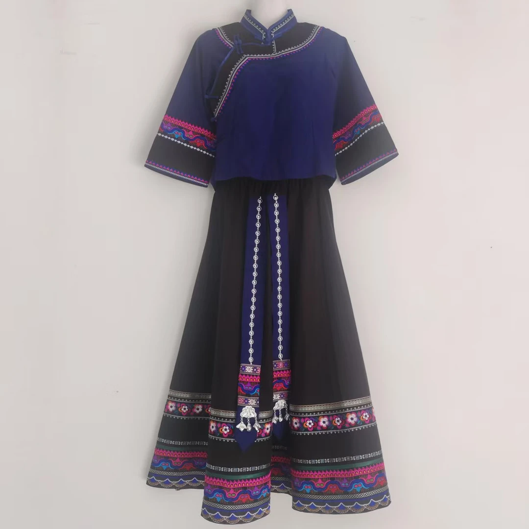 少数民族风布依族壮族刺绣浅蓝色大裙摆日常舞蹈演出服装