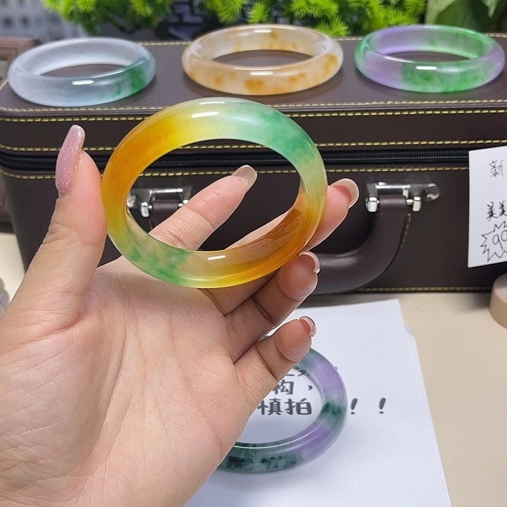 石英岩玉未镶嵌手镯
