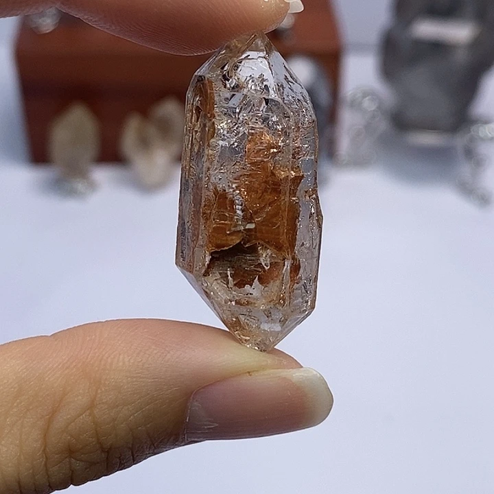 未镶嵌颈饰水晶双尖红泥