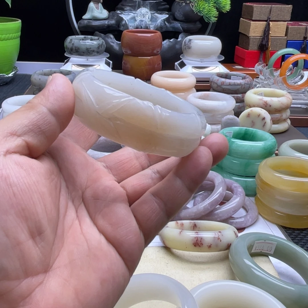 石英岩玉未镶嵌手镯