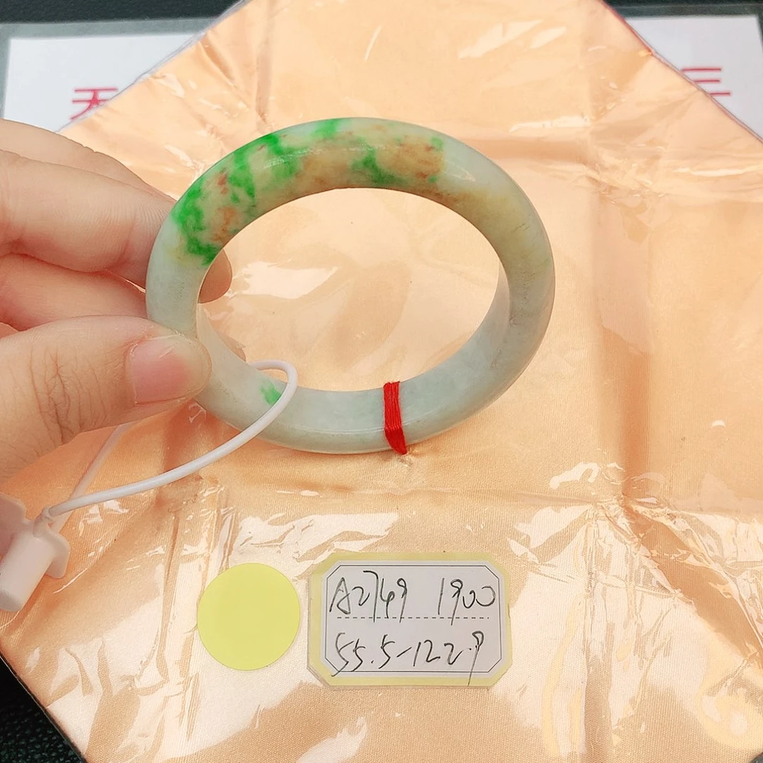 翡翠手镯未镶嵌翡翠手镯