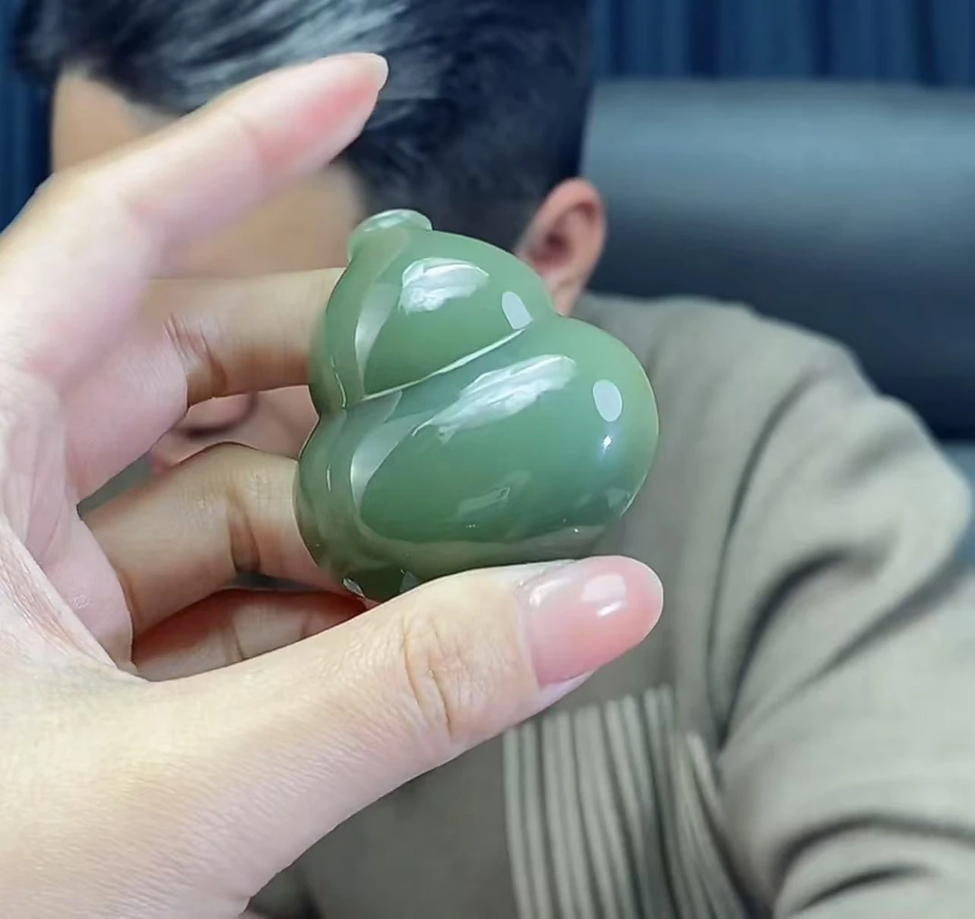 天然和田玉老料精工雕刻葫芦福禄吊牌油润细糯