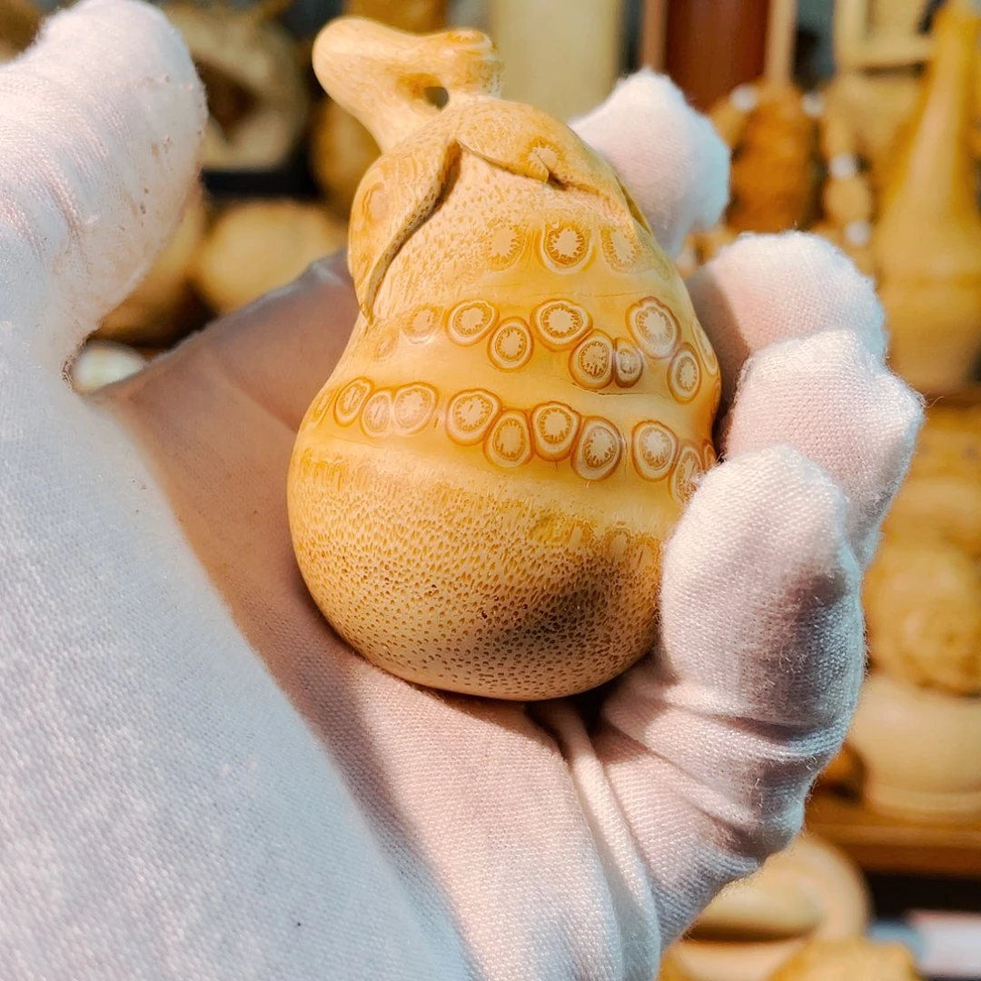 竹竹根雕茄子把玩件