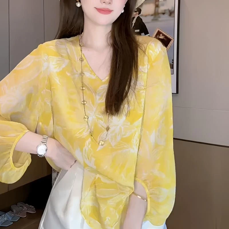 黄色印花V领九分袖轻薄透气防晒小衫洋气新款小众休闲上衣女夏