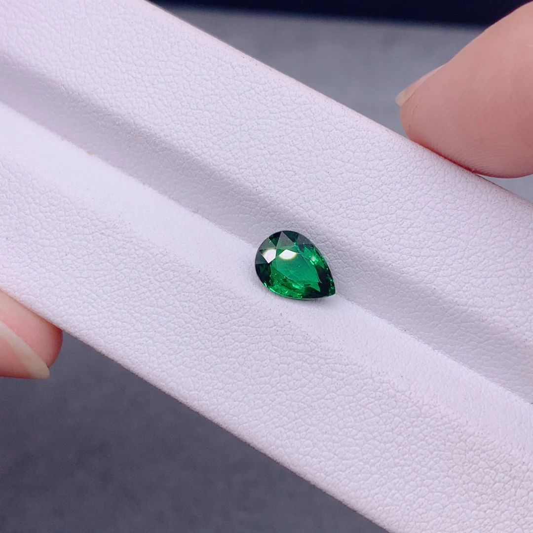 石榴石（沙弗莱）裸石未镶嵌1.36克拉水滴