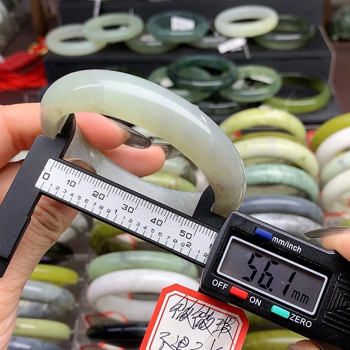 蛇纹石玉手镯未镶嵌340