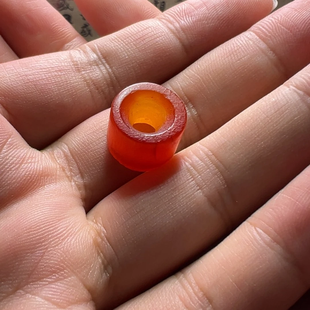 玛瑙/玉髓未镶嵌玛瑙。   珠子