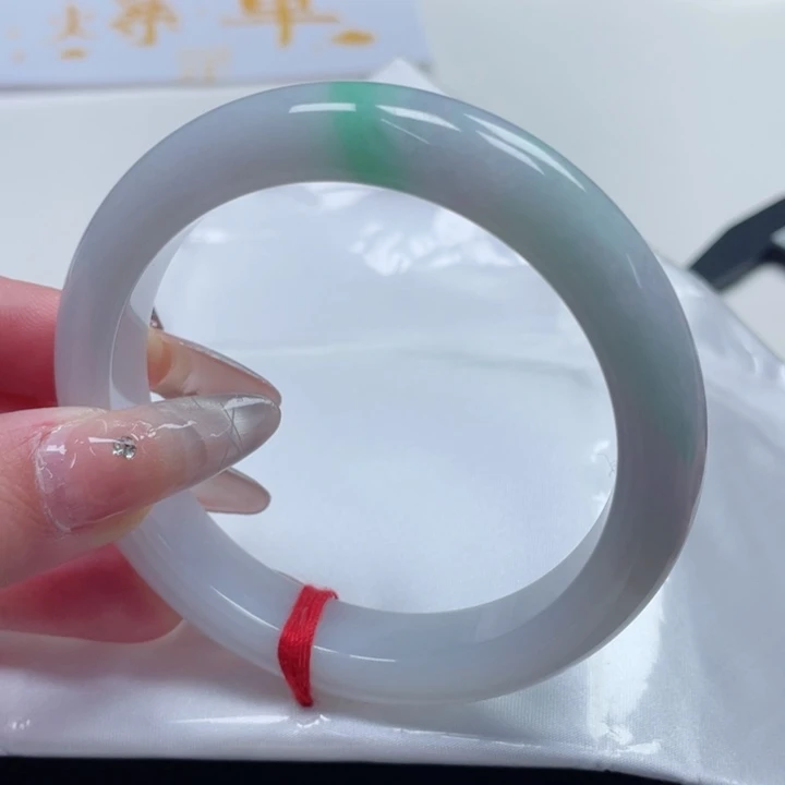 翡翠手镯未镶嵌缅甸